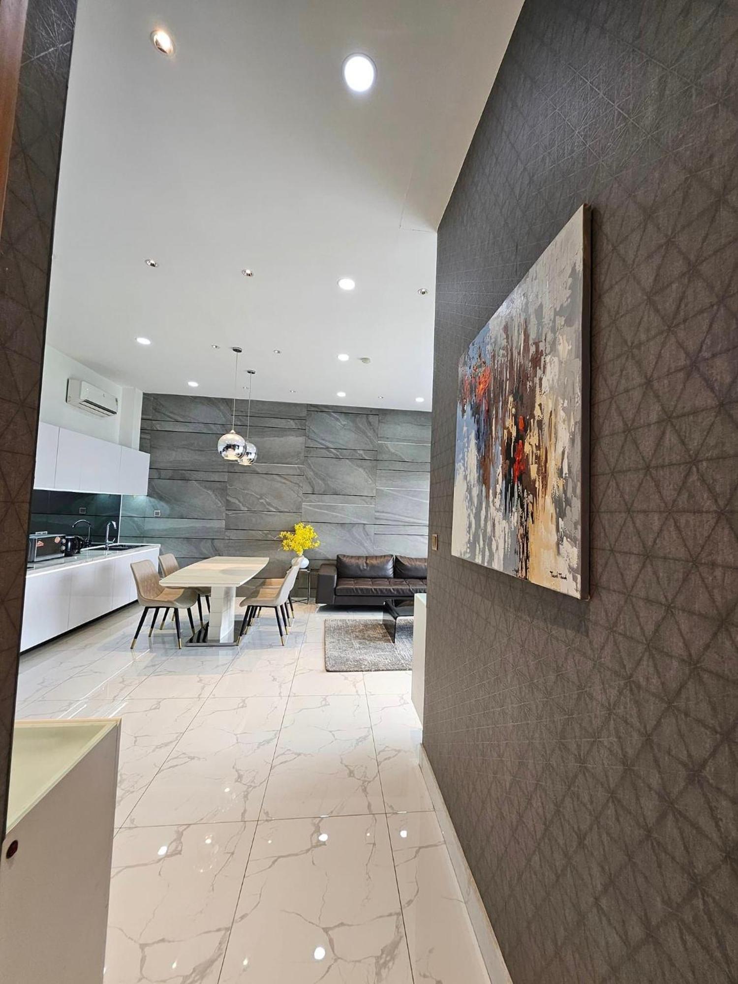 Lakeview 2, Thu Thiem - Rory's * Ho Chi Minh City