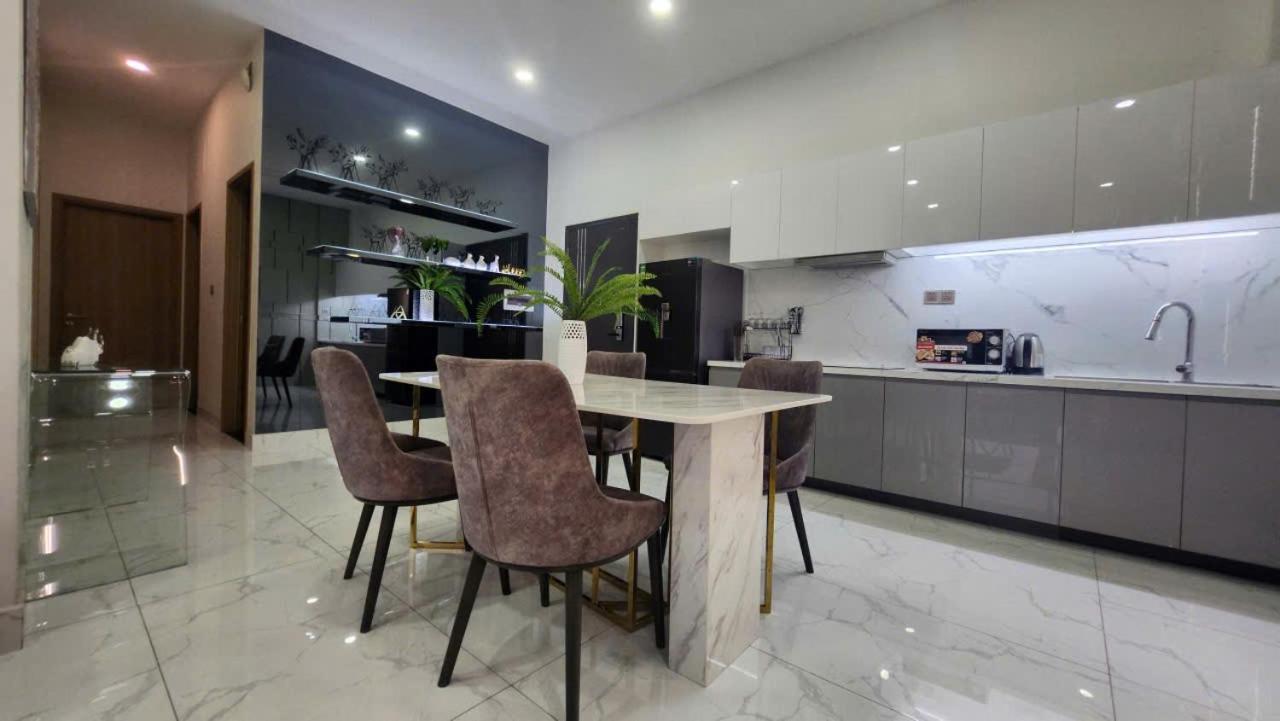 Apartment Lakeview 2, Thu Thiem - Rory's